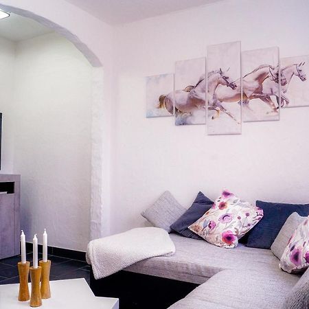 Moderne Ferienwohnung Black Beauty Auf Idyllischem Reiterhof Naehe Burg Eltz Munstermaifeld Luaran gambar