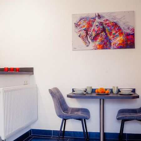 Moderne Ferienwohnung Black Beauty Auf Idyllischem Reiterhof Naehe Burg Eltz Munstermaifeld Luaran gambar