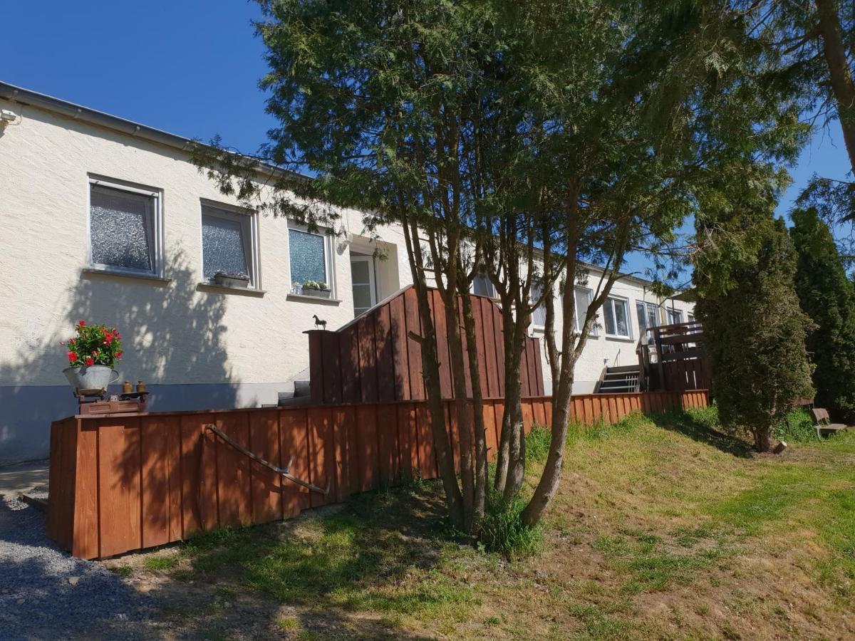 Moderne Ferienwohnung Black Beauty Auf Idyllischem Reiterhof Naehe Burg Eltz Munstermaifeld Luaran gambar