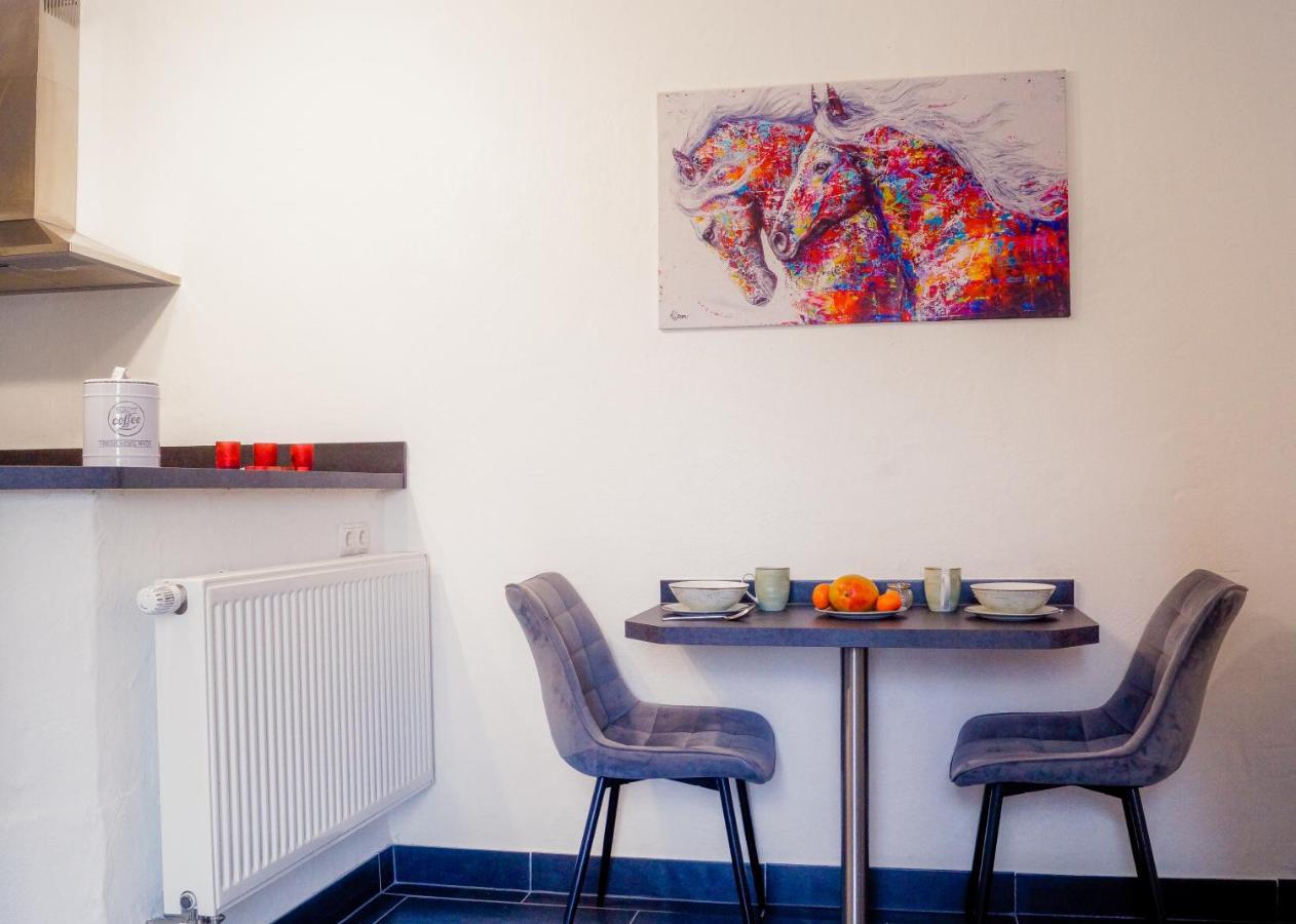 Moderne Ferienwohnung Black Beauty Auf Idyllischem Reiterhof Naehe Burg Eltz Munstermaifeld Luaran gambar